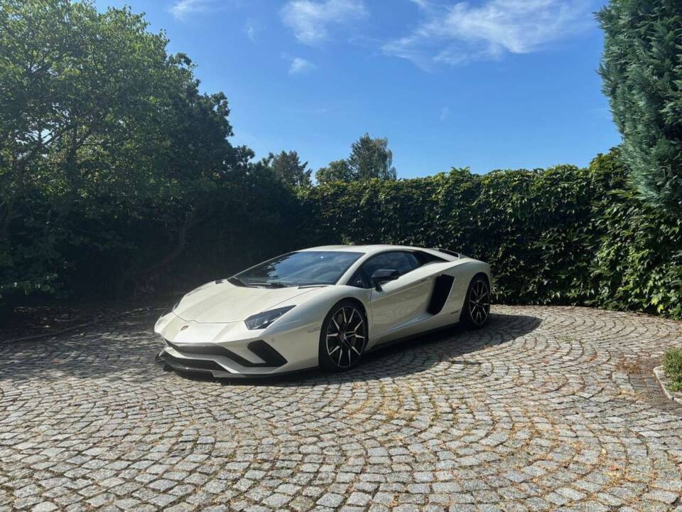 Immagine 7/13 di Lamborghini Aventador S (2017)