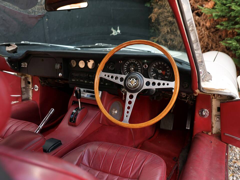 Image 4/50 de Jaguar Type E (2+2) (1970)