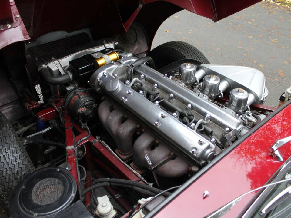 Afbeelding 14/18 van Jaguar E-Type (1967)