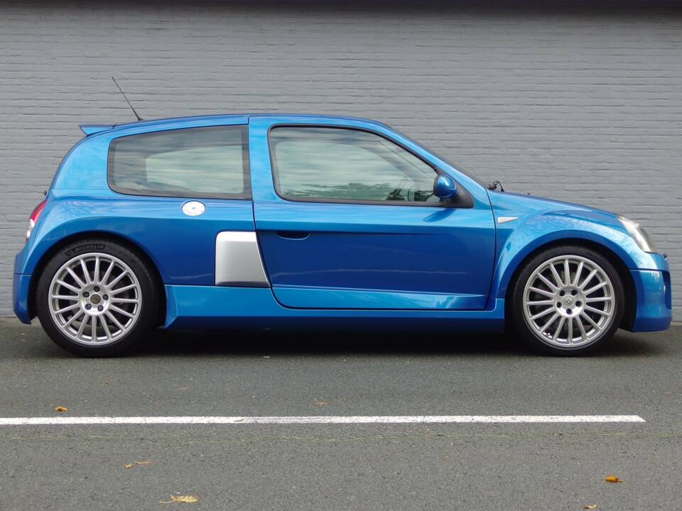 Imagen 5/100 de Renault Clio II V6 (2004)