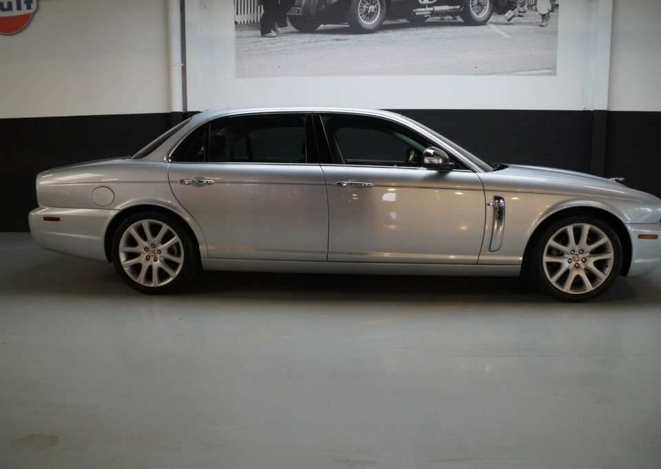 Bild 37/50 von Jaguar XJ 8 4.2 (2008)