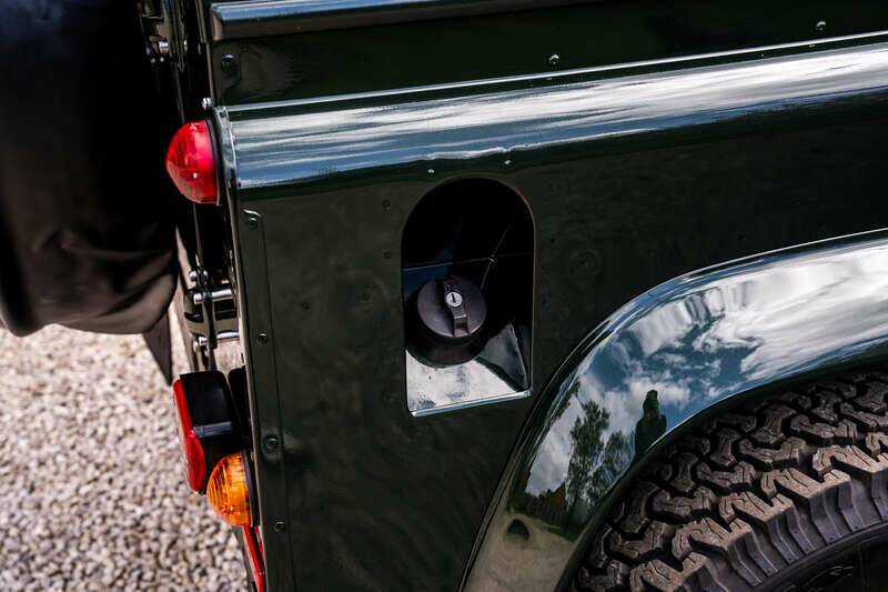 Image 43/50 de Land Rover Defender 90 Td5 (1999)