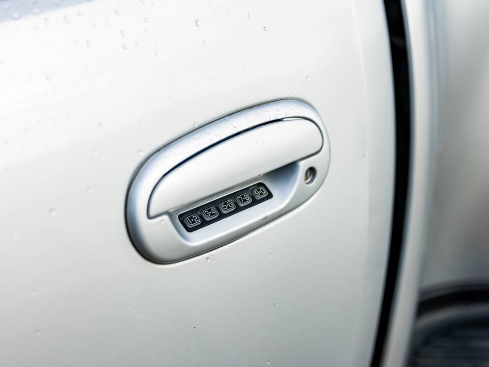 Image 30/50 of Ford F-150 SVT Lightning (2002)