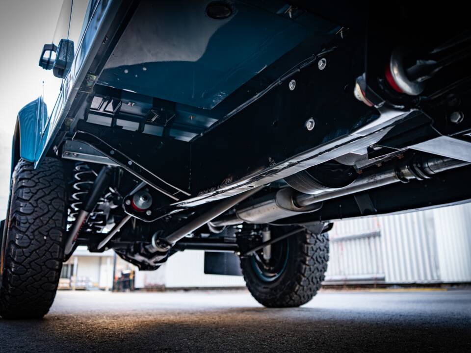 Bild 26/32 von Land Rover Defender 110 300Tdi (1997)