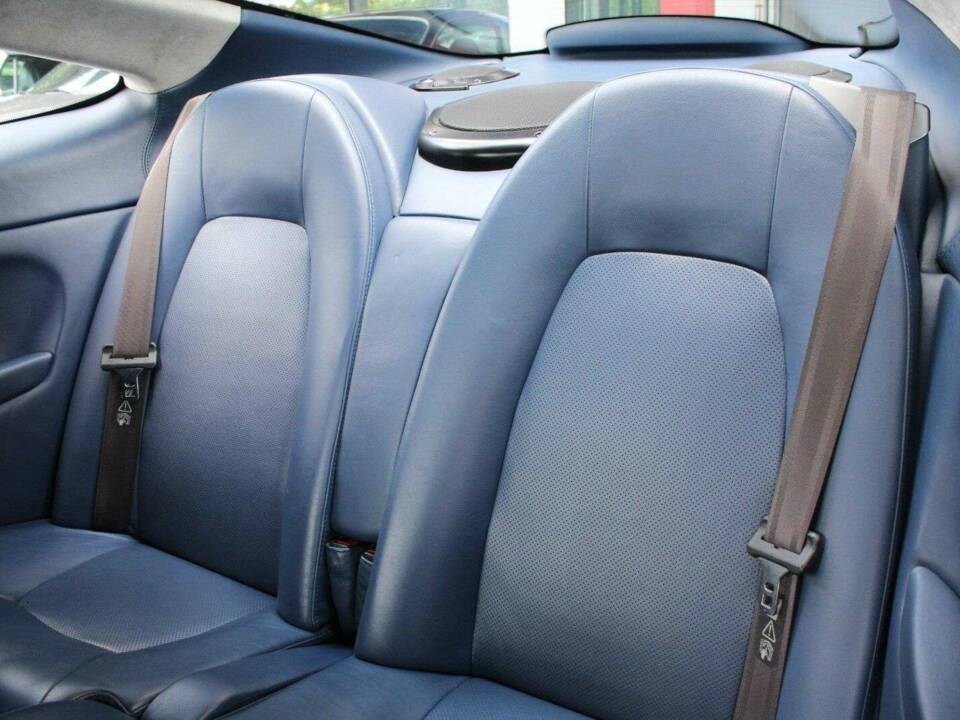 Immagine 11/15 di Aston Martin V12 Vanquish (2004)