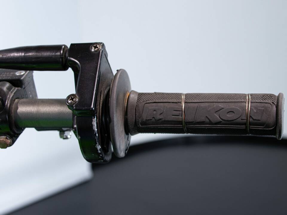 Image 17/50 of Kawasaki KX 250 (1986)