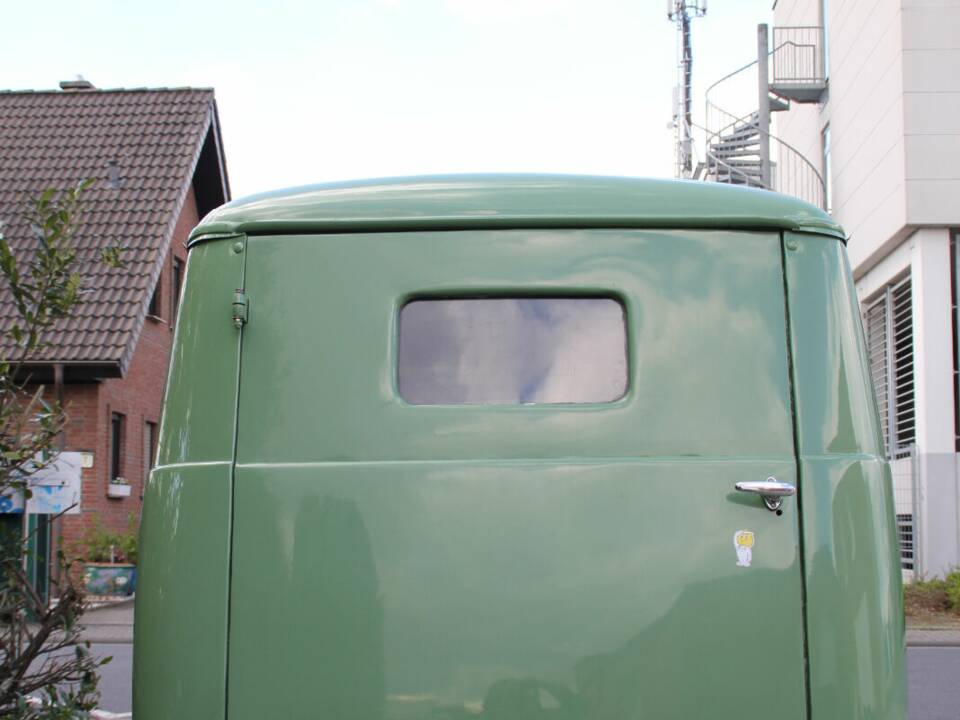 Imagen 3/16 de SIMCA 8 Camionnette (1949)