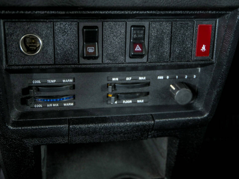 Image 21/50 of Volvo 240 (1987)