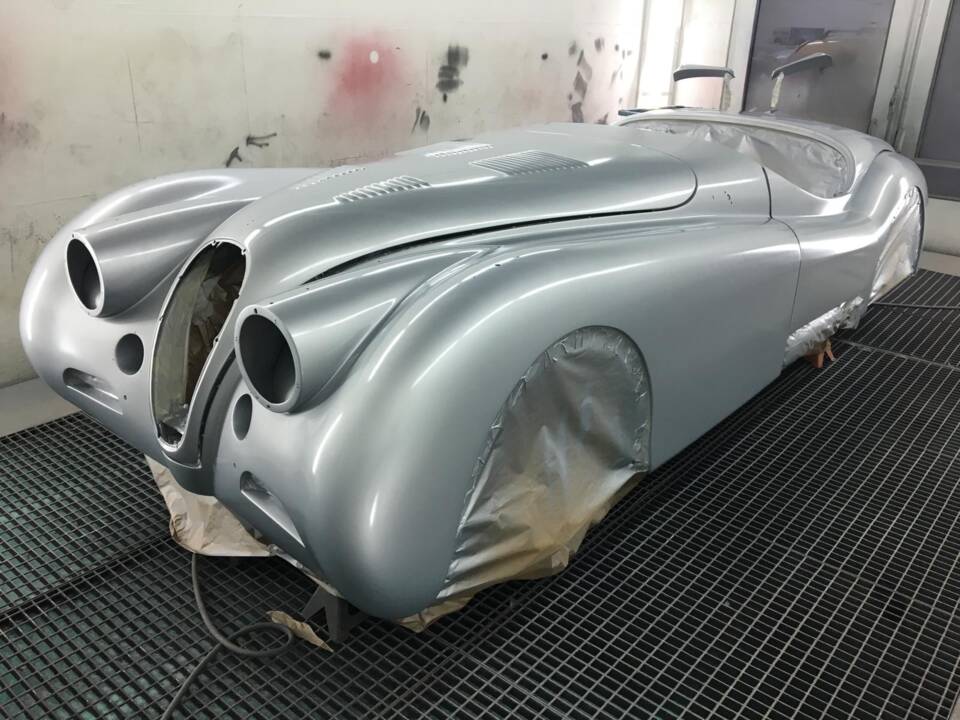 Image 4/26 of Jaguar XK 120 OTS (1952)