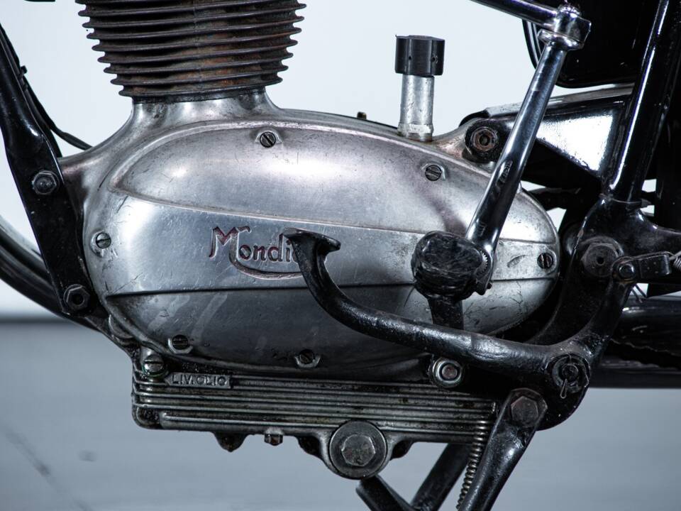 Image 22/50 of Mondial 125 (1961)