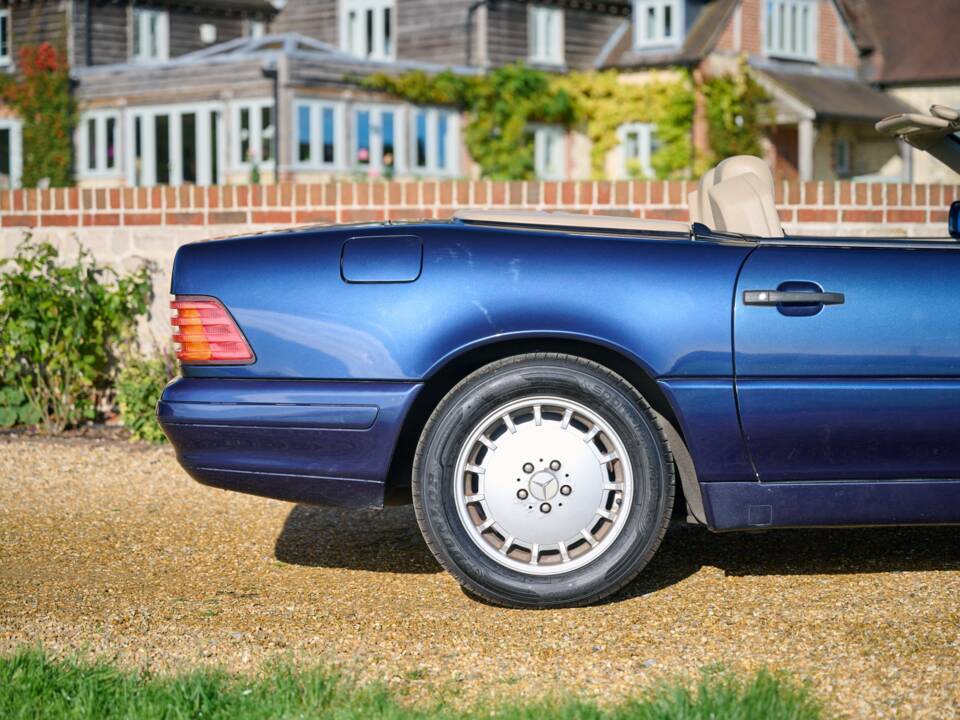 Image 26/50 of Mercedes-Benz SL 280 (1996)