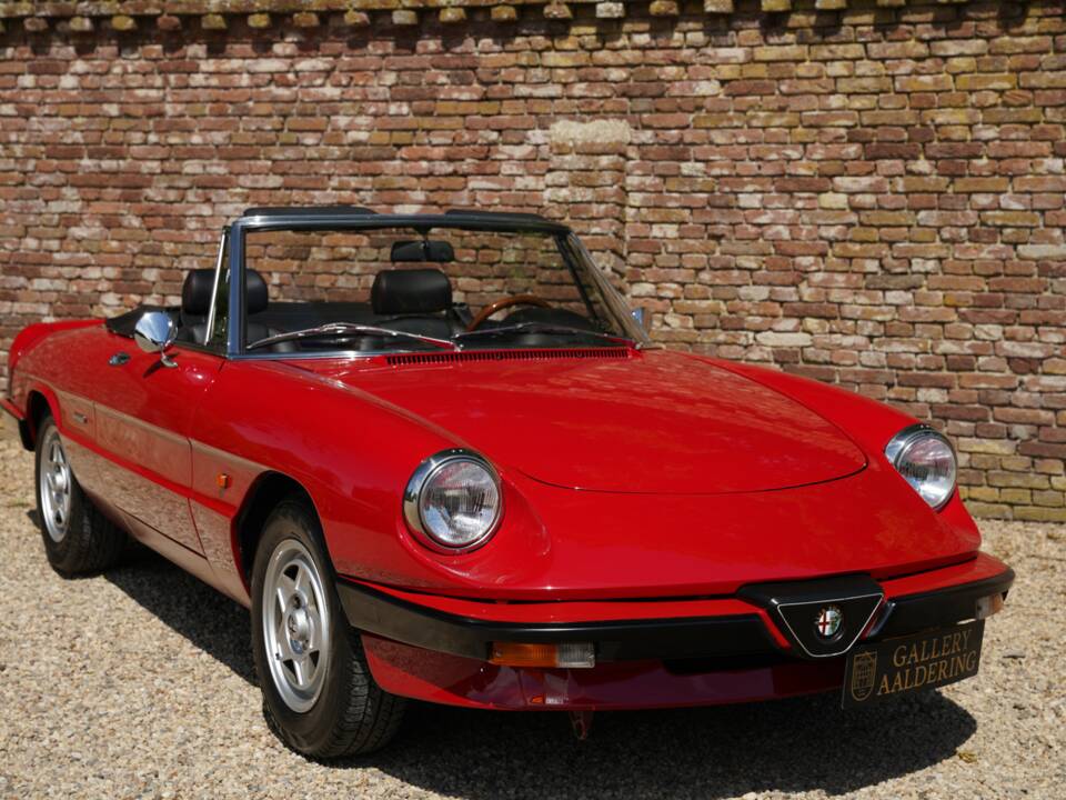 Imagen 49/50 de Alfa Romeo 2.0 Spider (1990)