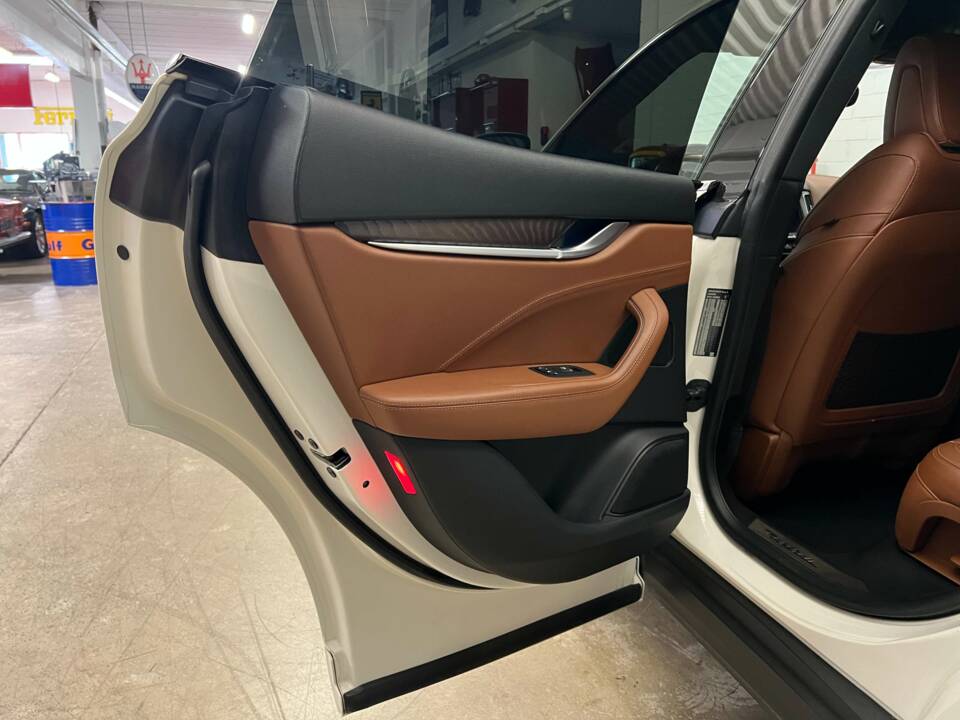 Immagine 11/17 di Maserati Levante S (2017)