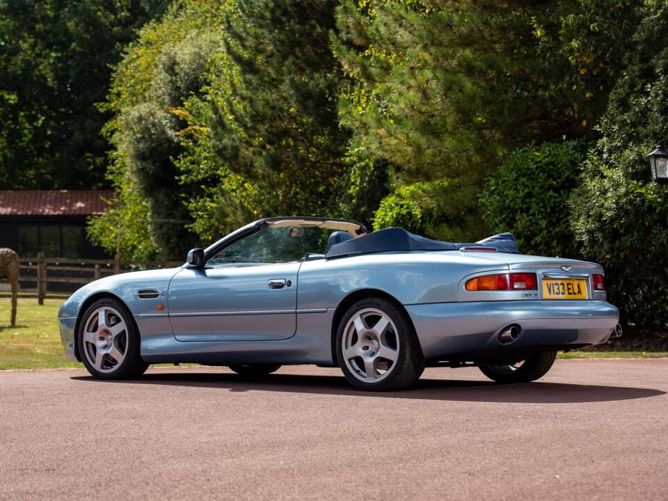 Immagine 40/46 di Aston Martin DB 7 Vantage Volante (2000)