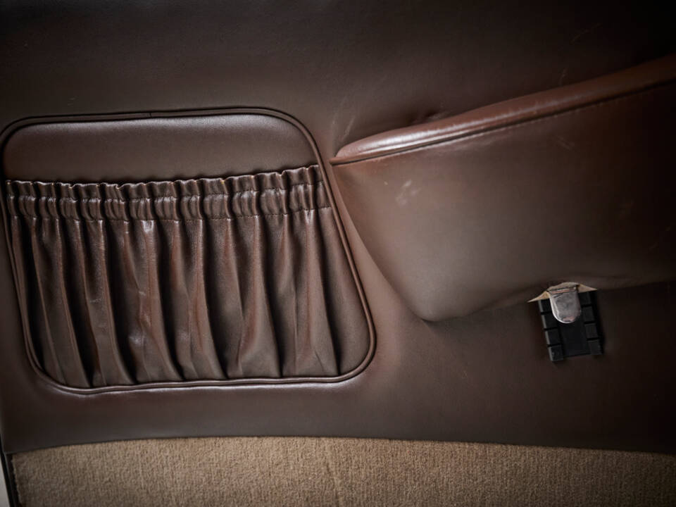 Image 63/99 of Rolls-Royce Corniche I (1979)