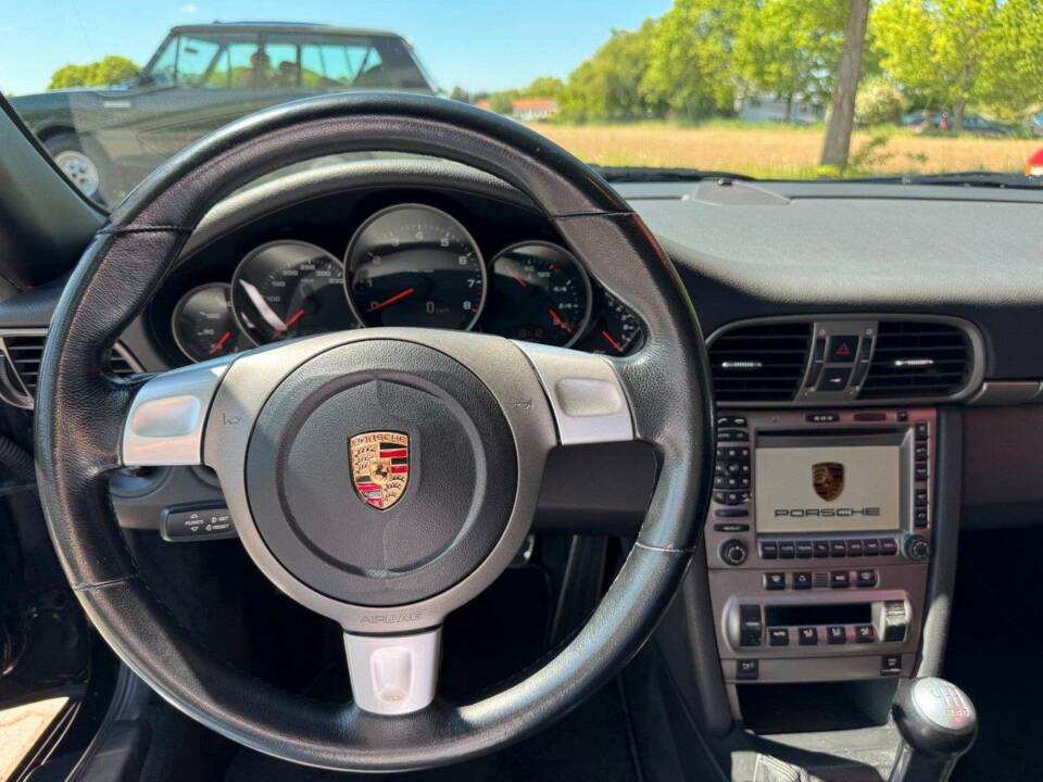 Image 11/20 of Porsche 911 Carrera (2006)