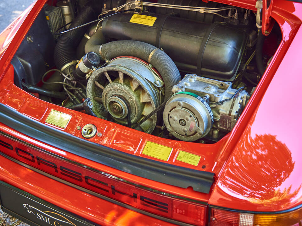Image 22/44 of Porsche 911 SC 3.0 (1983)