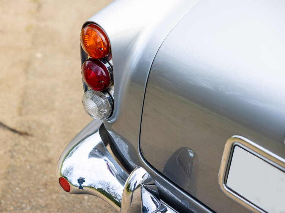 Image 31/50 of Aston Martin DB 5 (1964)