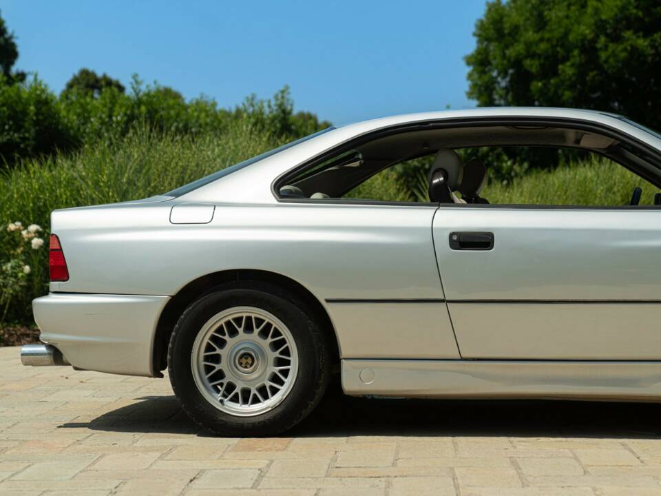 Bild 28/50 von BMW 850i (1990)