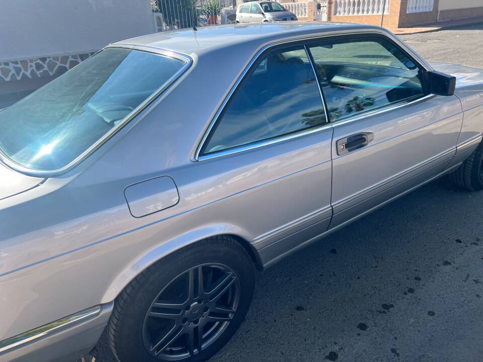 Image 55/77 of Mercedes-Benz 380 SEC (1982)