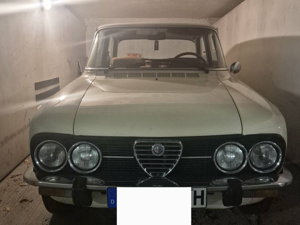 Bild 3/8 von Alfa Romeo Giulia Nuova Super 1300 (1977)
