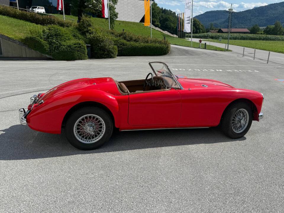Image 6/8 of MG MGA 1600 (1961)