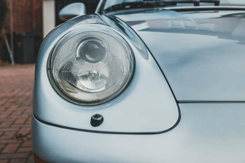 Image 22/50 of Porsche 911 Carrera (1994)