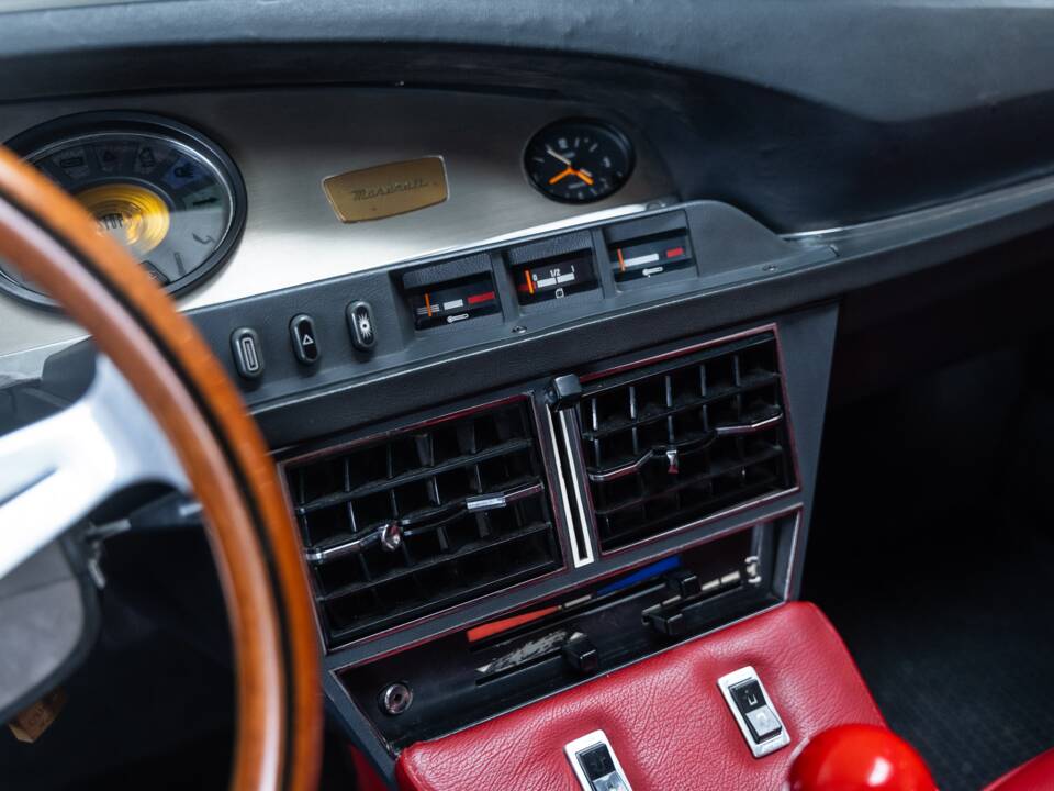 Afbeelding 13/40 van Maserati Merak (1974)