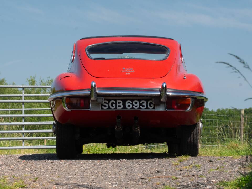 Image 14/50 de Jaguar Type E (2+2) (1969)
