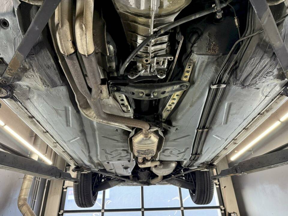 Image 34/36 of Mercedes-Benz E 200 (1994)