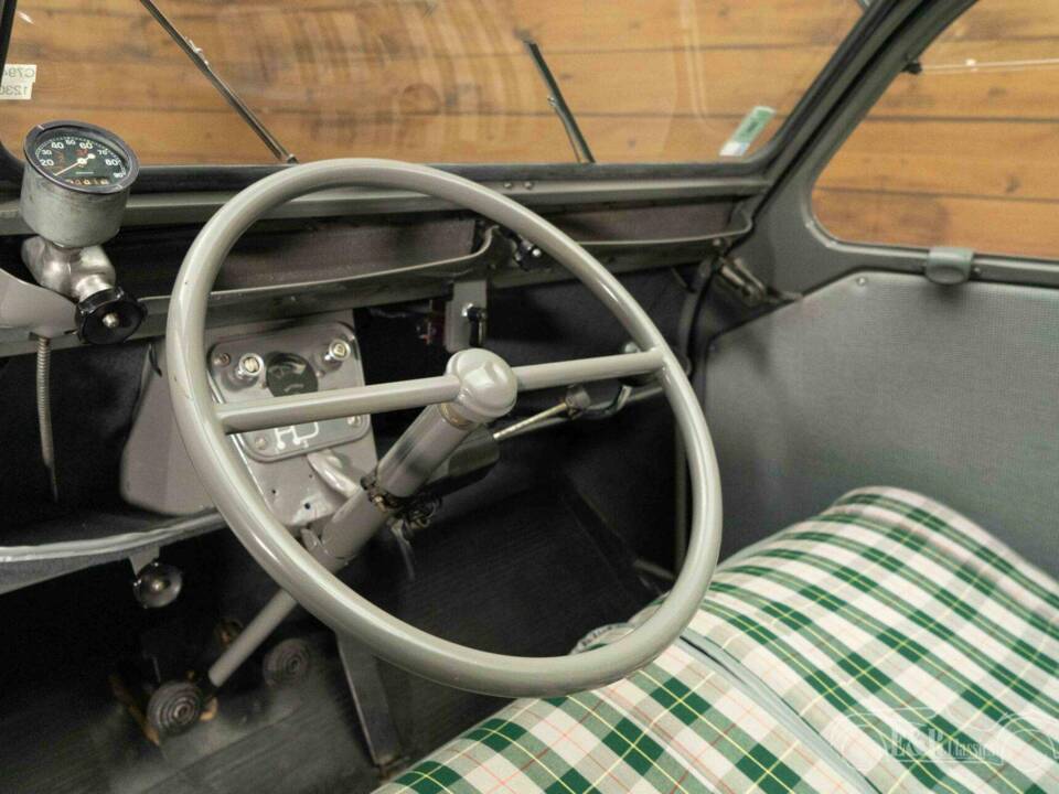 Image 2/19 of Citroën 2 CV France 3 (1953)