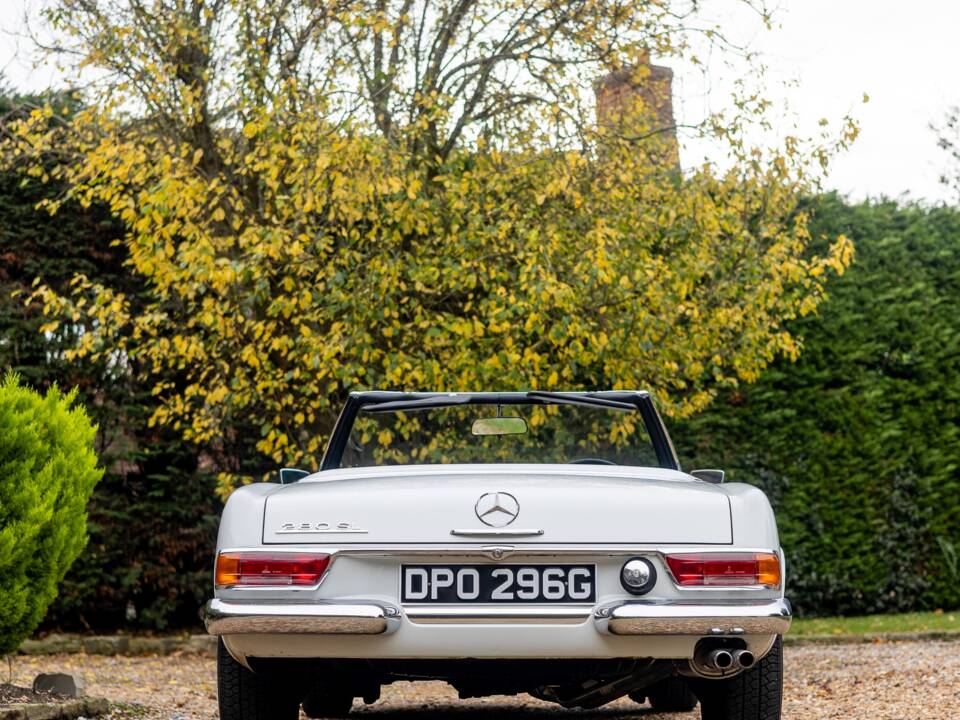 Image 12/50 of Mercedes-Benz 280 SL (1968)