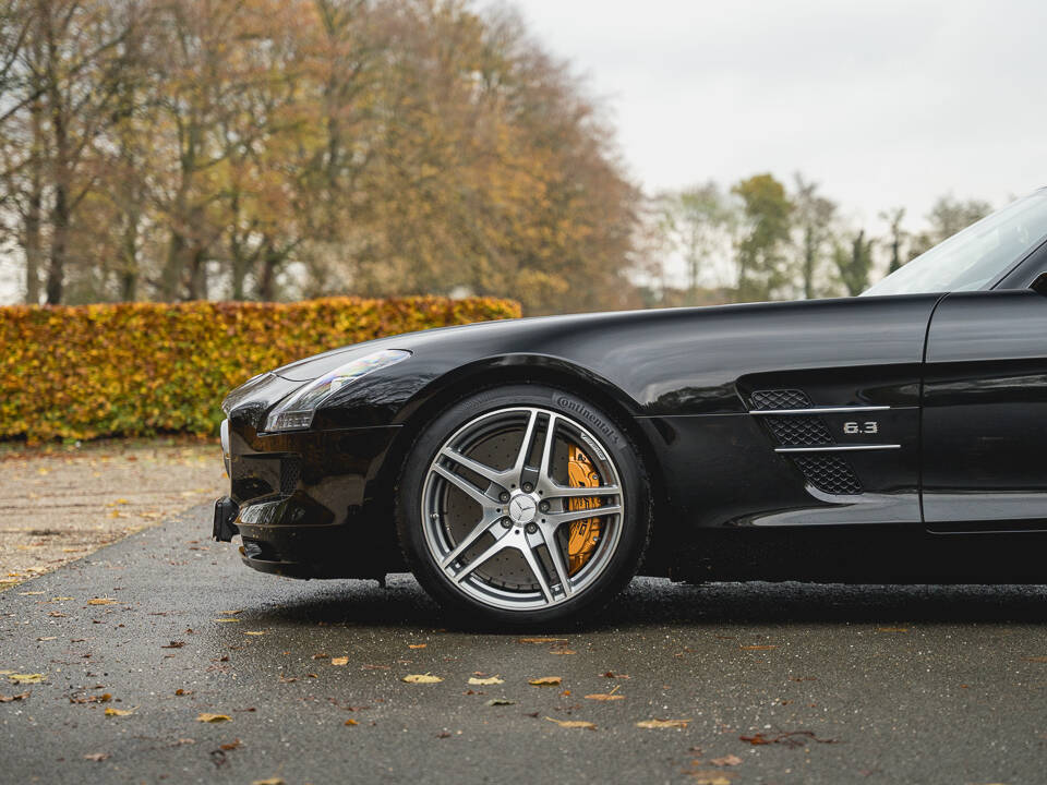 Image 63/100 of Mercedes-Benz SLS AMG Roadster (2011)