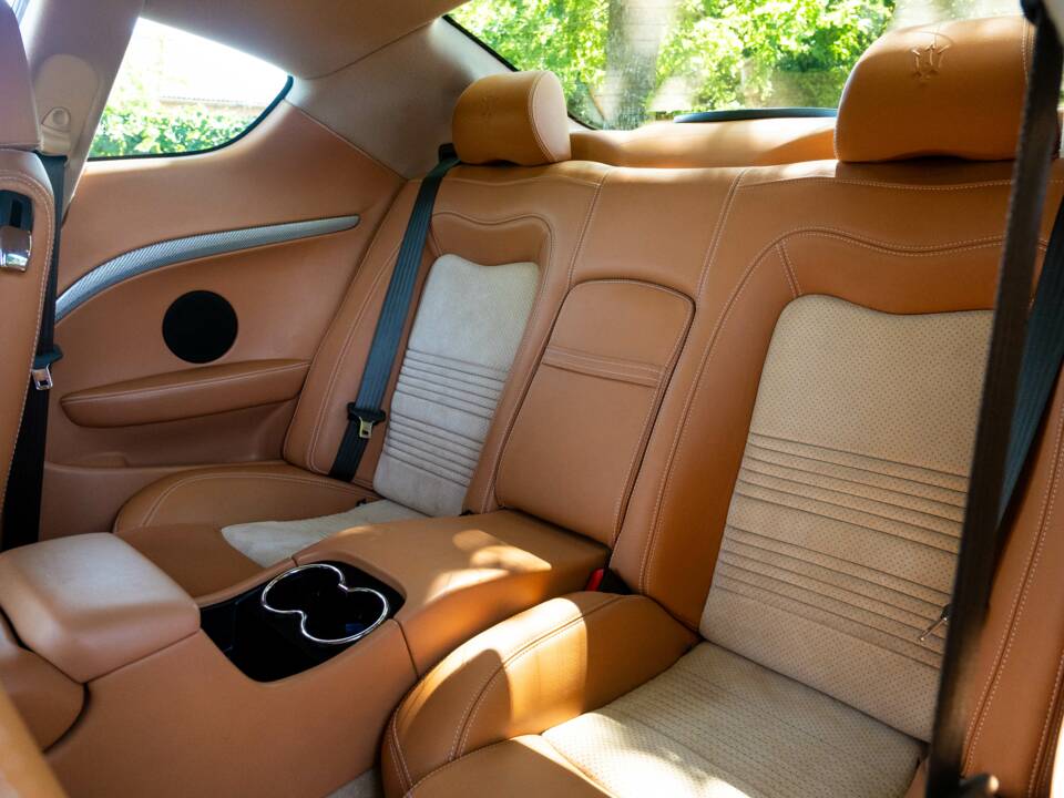 Bild 31/37 von Maserati GranTurismo S (2010)