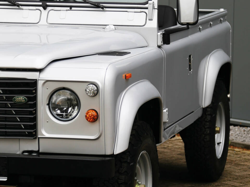 Bild 22/49 von Land Rover Defender 90 (1990)