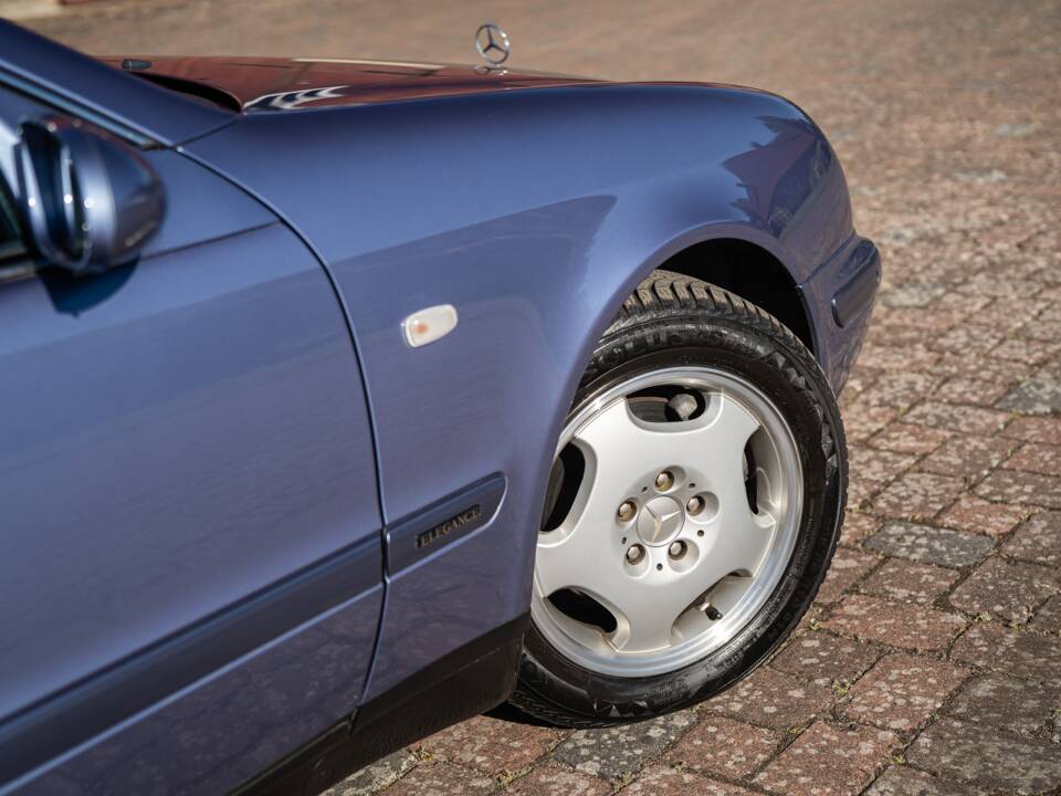 Bild 2/58 von Mercedes-Benz CLK 320 (1999)