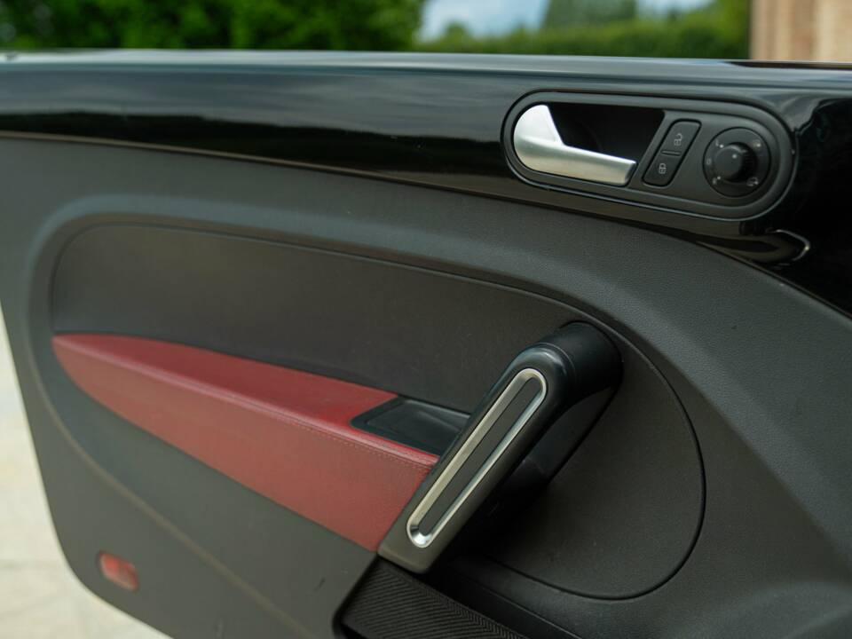 Image 38/50 of Volkswagen New Beetle 2.0 (2012)