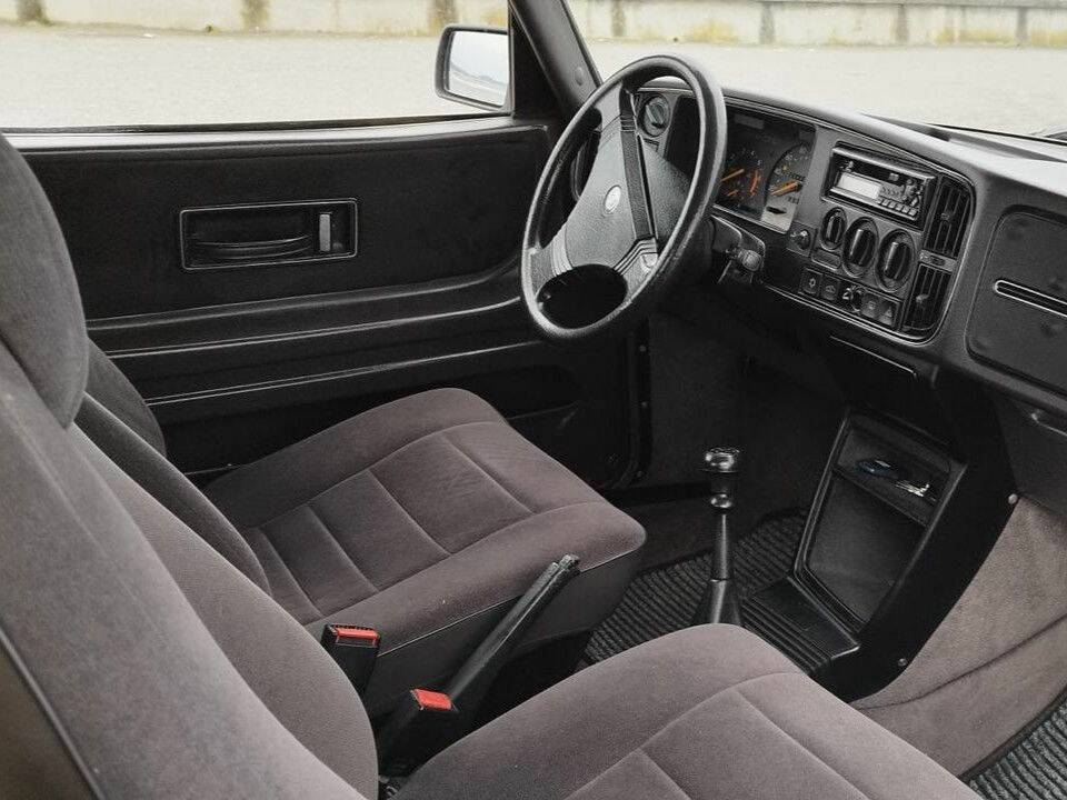 Bild 2/8 von Saab 900 (1990)