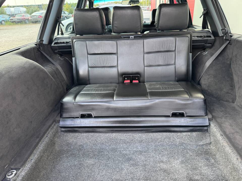 Bild 8/54 von Mercedes-Benz 300 TD Turbo (1993)
