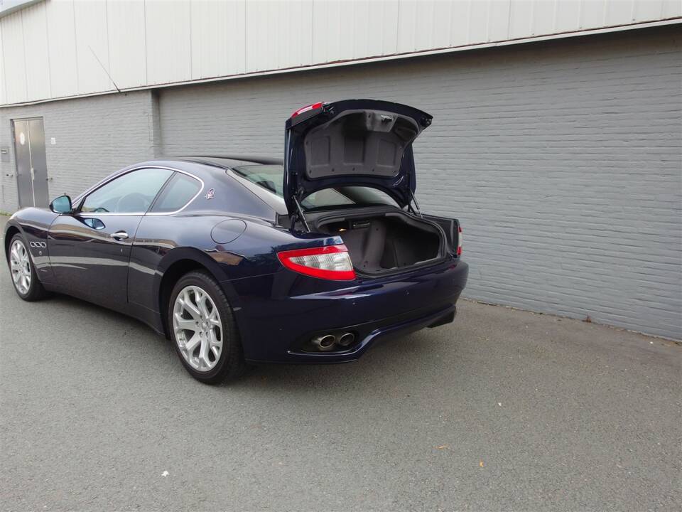 Image 72/99 of Maserati GranTurismo 4.2 (2008)