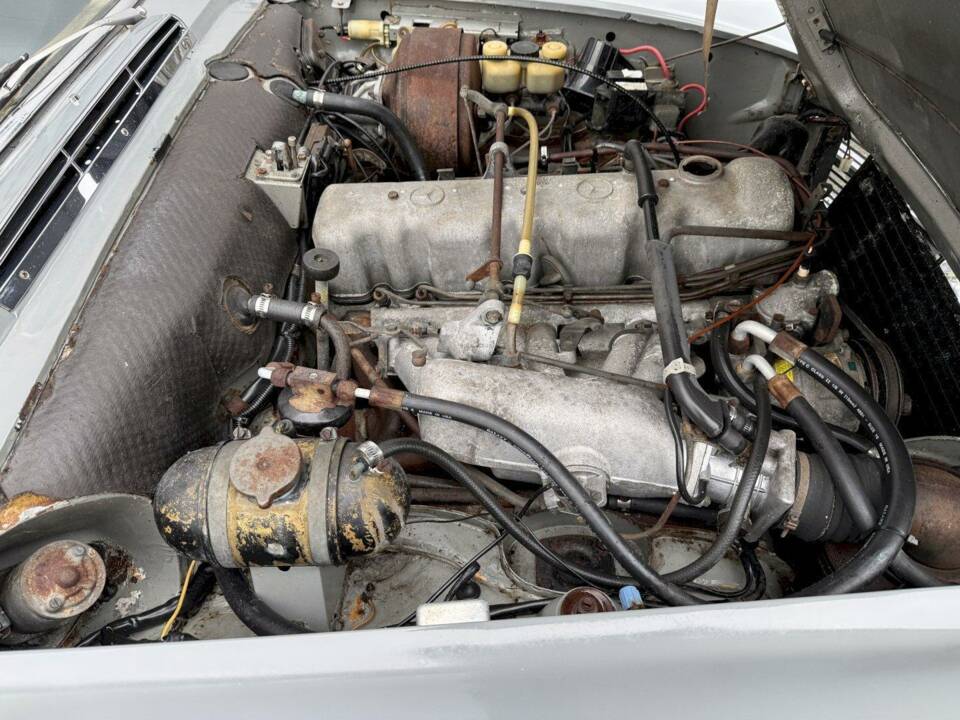 Image 22/36 of Mercedes-Benz 280 SL (1970)