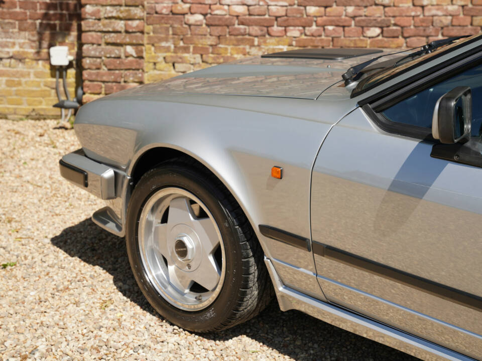 Image 14/50 of Alfa Romeo GTV 6 2.5 (1983)