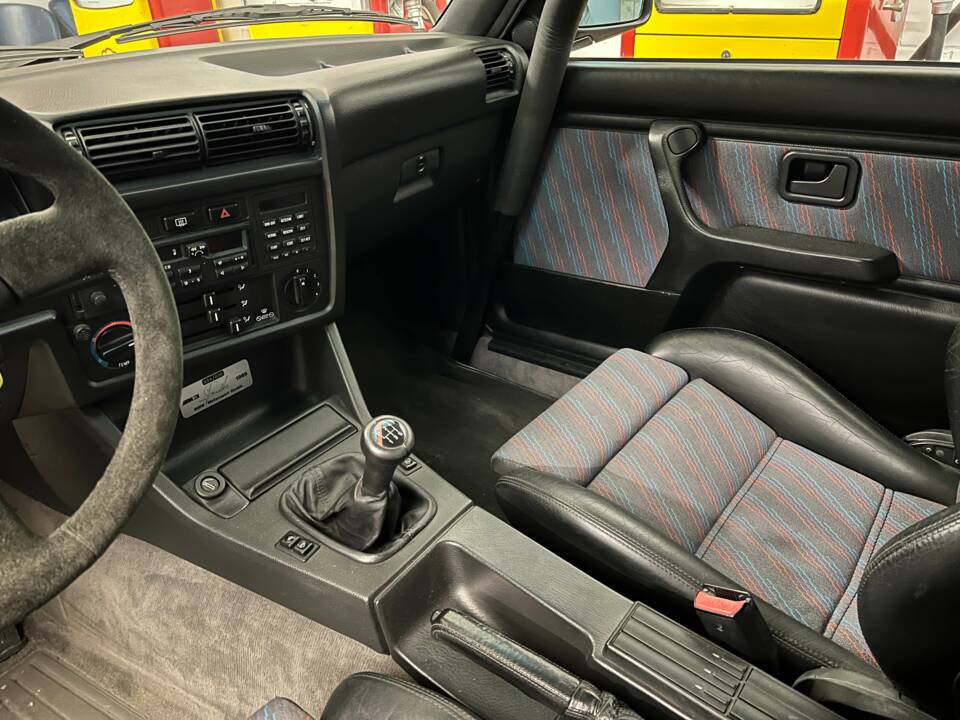 Image 13/20 of BMW M3 (1989)