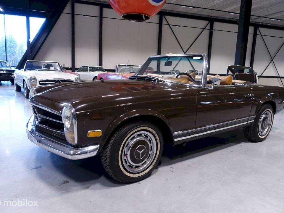 Image 2/11 of Mercedes-Benz 280 SL (1968)
