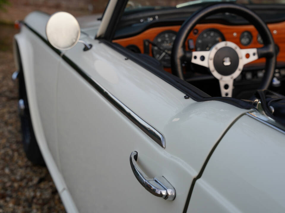 Image 32/50 of Triumph TR 250 (1968)