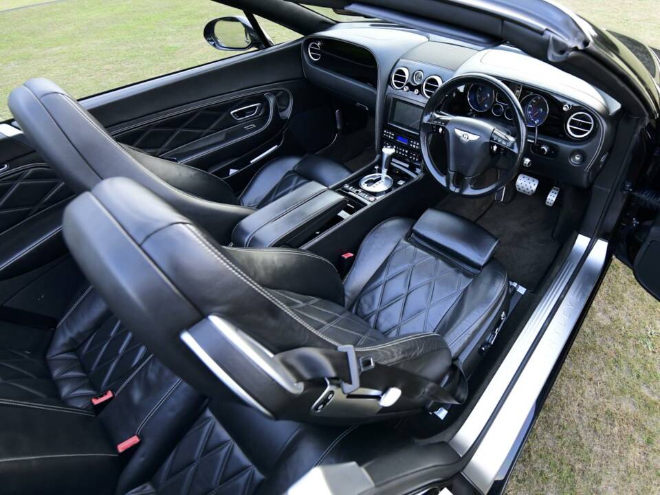 Bild 31/50 von Bentley Continental GTC W12 (2011)