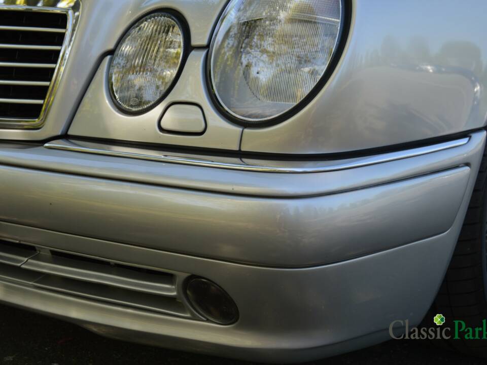 Image 47/50 de Mercedes-Benz E 50 AMG (1996)