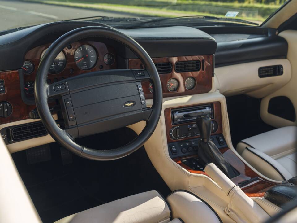 Image 16/26 of Aston Martin Virage Volante (1994)