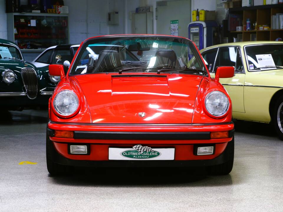 Image 2/47 of Porsche 911 Carrera 3.2 (1989)