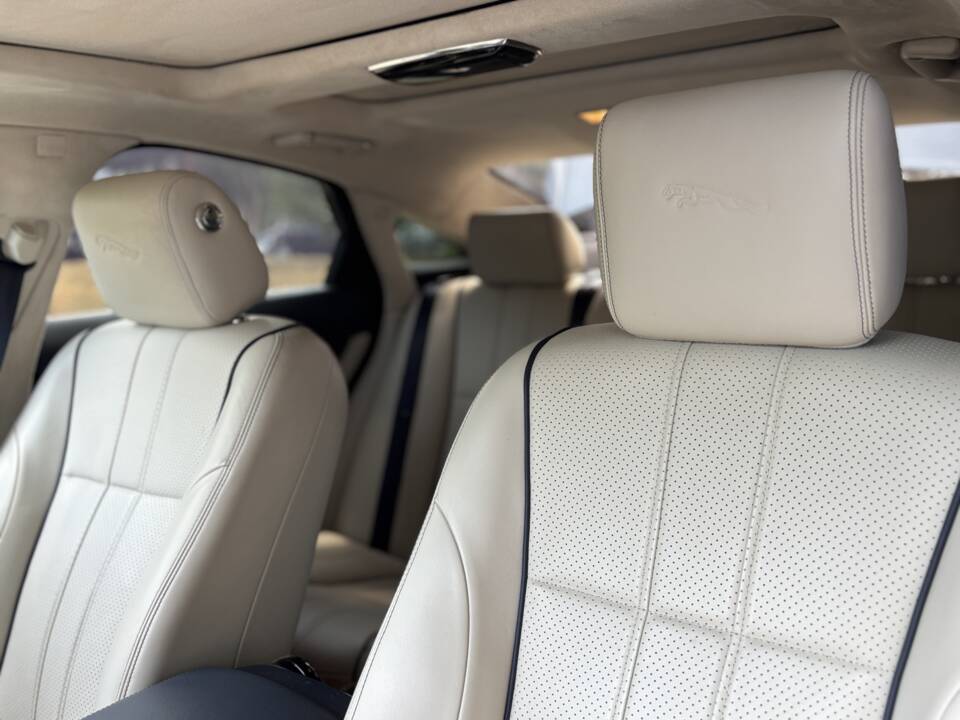 Image 29/50 of Jaguar XJ 5.0 (2011)